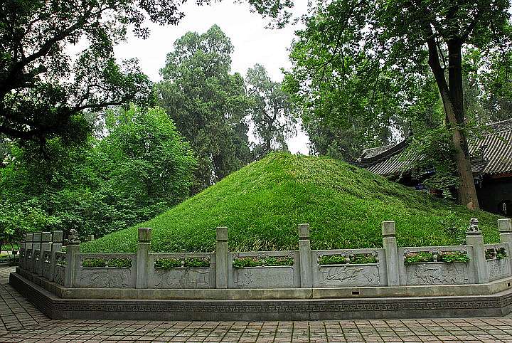 诸葛亮墓土包