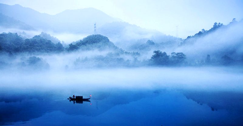 中国十大人间仙境 8、烟雾弥漫，一舟一叟一网的如画美景--小东江