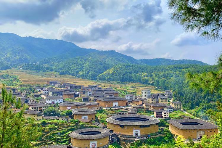 福建旅游景点推荐10、永定土楼