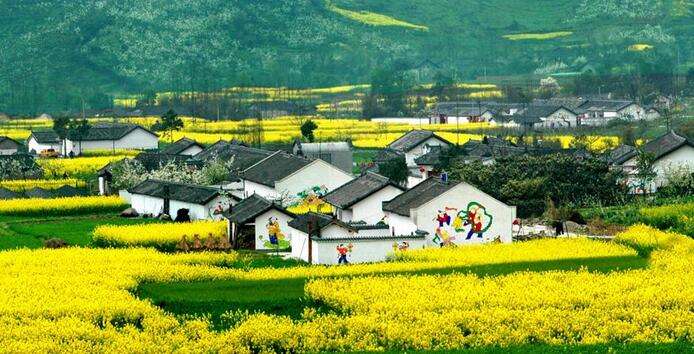 我国的乡村旅游正在蓬勃发展 吸引众多游客打卡乡村旅游