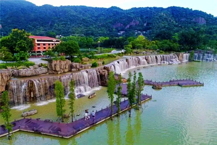 带你去看广东最宽的瀑布--佛山西樵山听音湖瀑布2