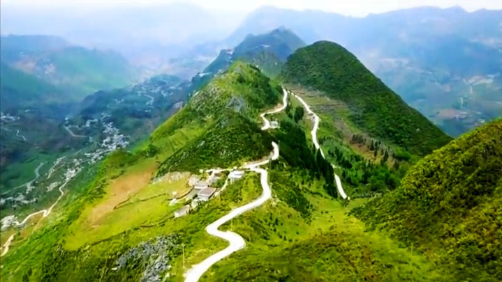 带你去看美丽的风景：一条在山顶上穿梭的公路--牛角山梁子天路