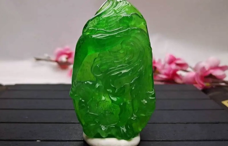 帝王绿翡翠多少钱一克？帝王绿翡翠的价格、特征与怎么鉴别真假