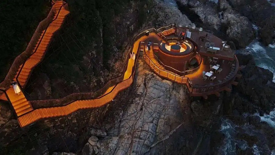 如钢铁侠住宅的酒吧--惠东日出东山海礁石酒吧