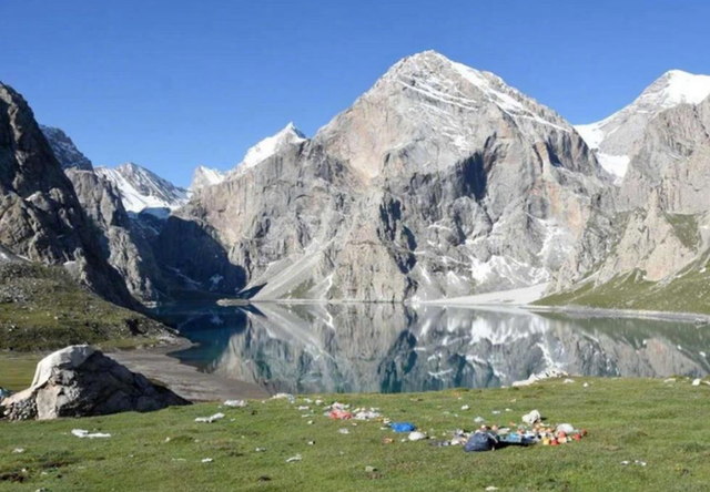 新疆徒步胜地垃圾成堆，大煞风景！