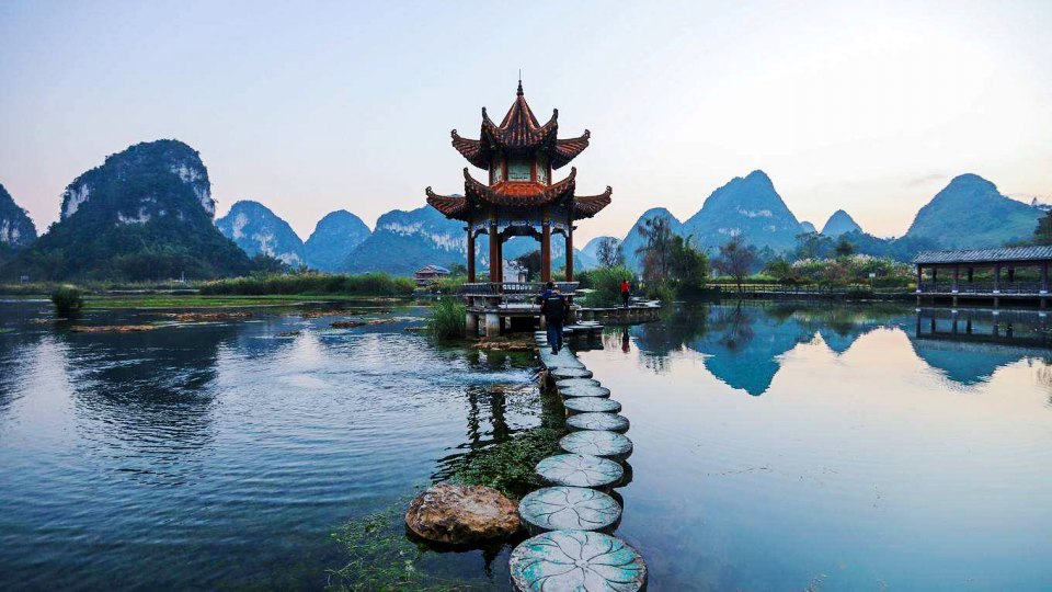 带你去看美丽的风景：河水清澈透底的大美靖西鹅泉2