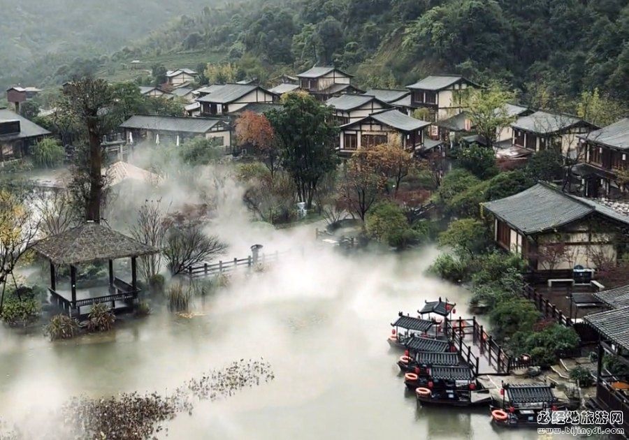 江西上饶葛仙村早晨云雾缭绕