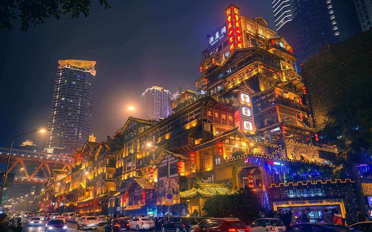 重庆市的历史文化遗迹/自然景观/美食/购物以及休闲娱乐等旅游信息