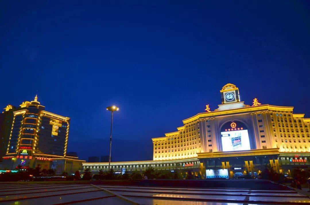 吉林省的历史遗迹/自然景观/美食/购物以及休闲娱乐等旅游信息