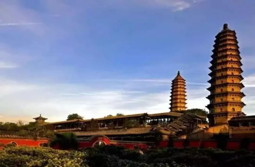 山西省的历史遗迹/自然景观/美食/购物以及休闲娱乐等旅游信息