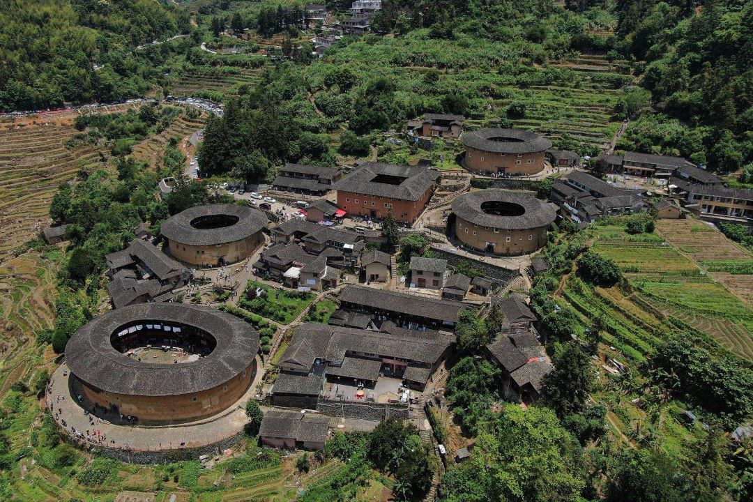 永定土楼和南靖土楼哪个好？南靖土楼和永定土楼哪个更值得一去