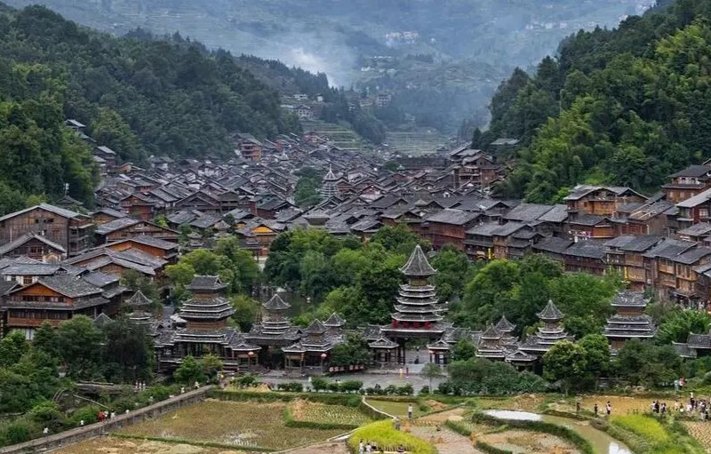 2024年清明节假期，国内旅游市场呈现出繁荣景象
