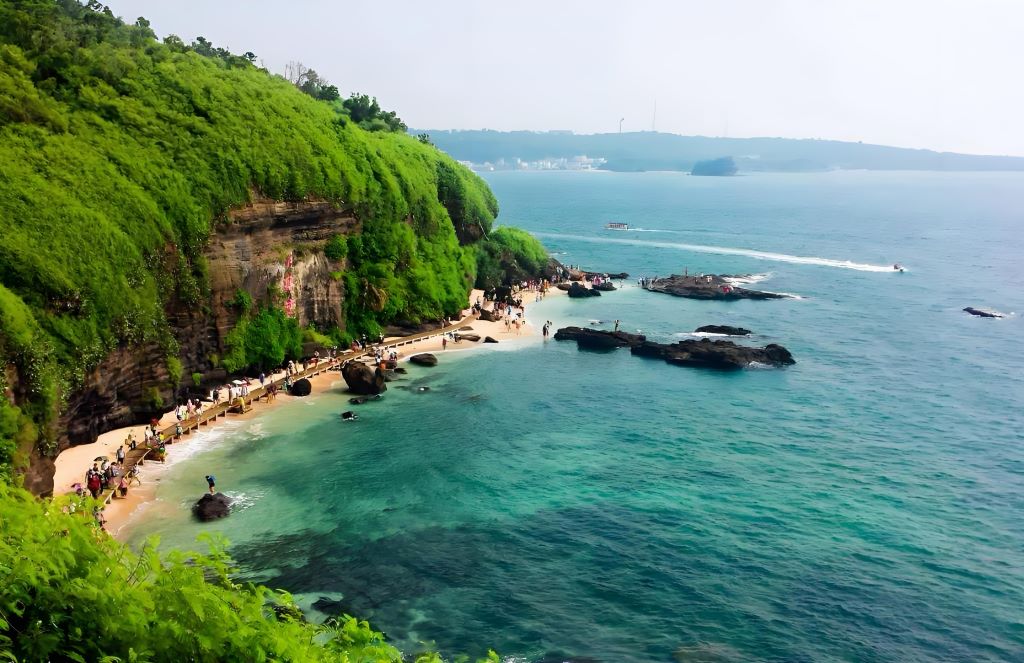 涠洲岛，一颗镶嵌在南海之心的绿宝石