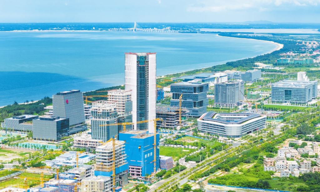 海口，海南省的省会，中国的热带滨海旅游胜地